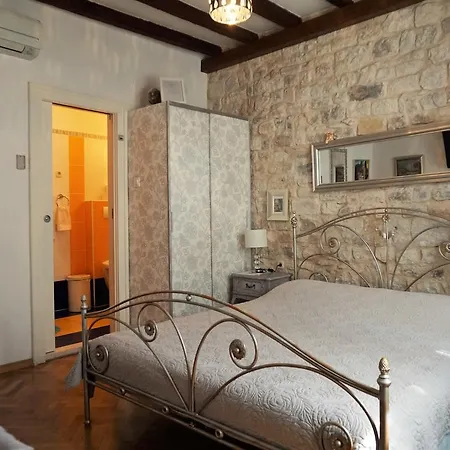Capogrosso Palace *