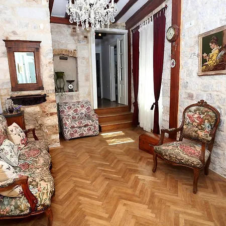 Capogrosso Palace Apartment