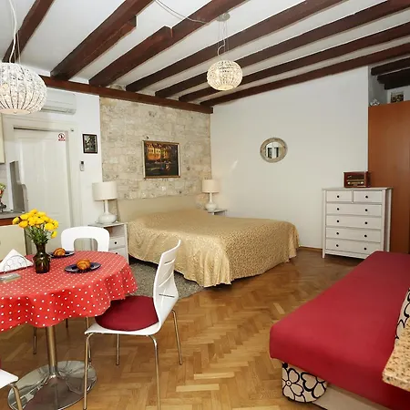 Capogrosso Palace Apartment